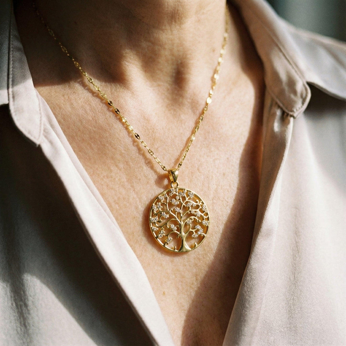 MARÍA JOSÉ JOSÉ | Collar dorado artesanal