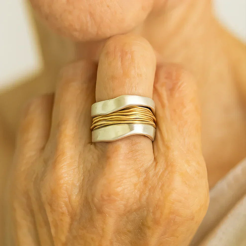 JIMENA | Anillo con hilos dorados