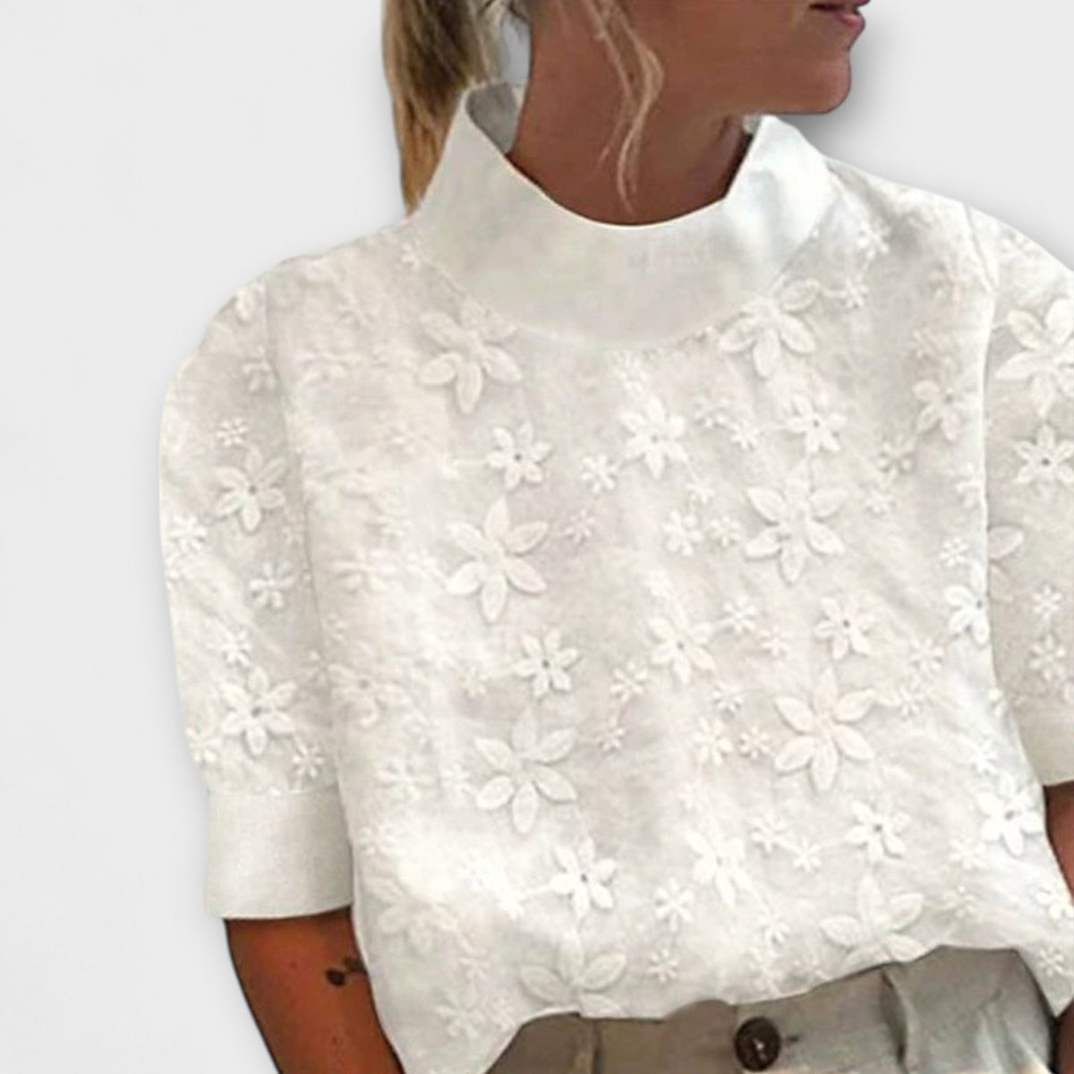 RENATA | Blusa con cuello bordado