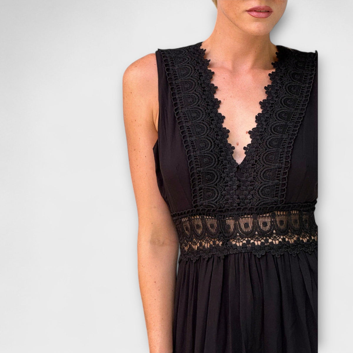 MARÍA JOSÉ JOSÉ | Vestido midi de encaje con escote en V