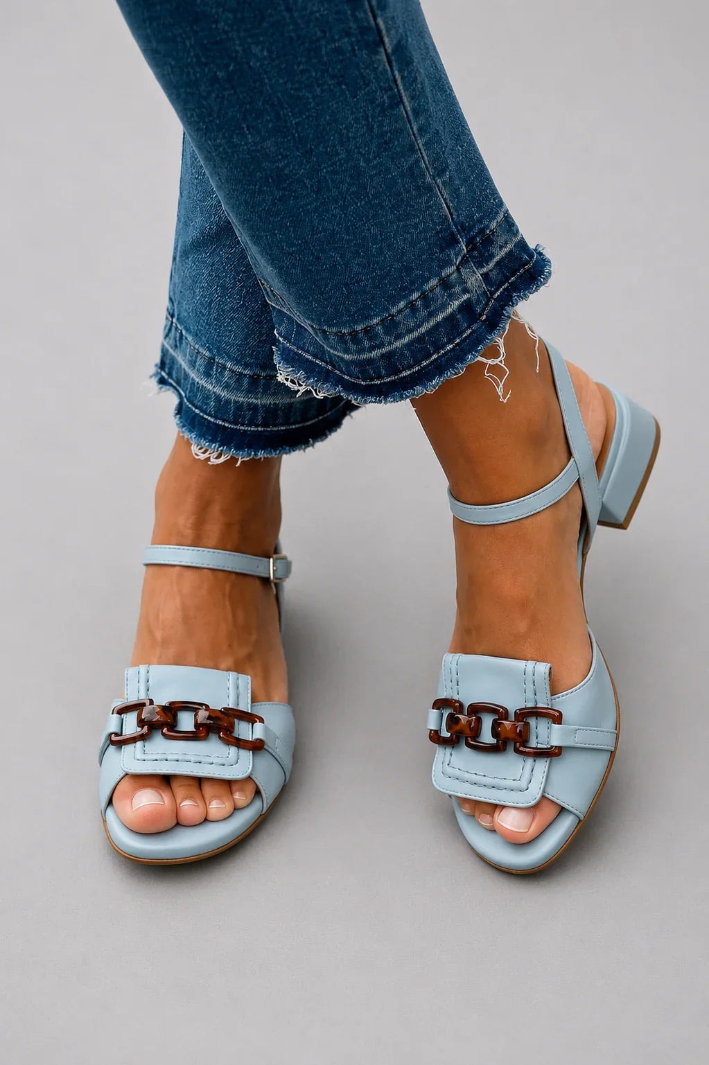 MARIANA | Sandalias con tacón elegante