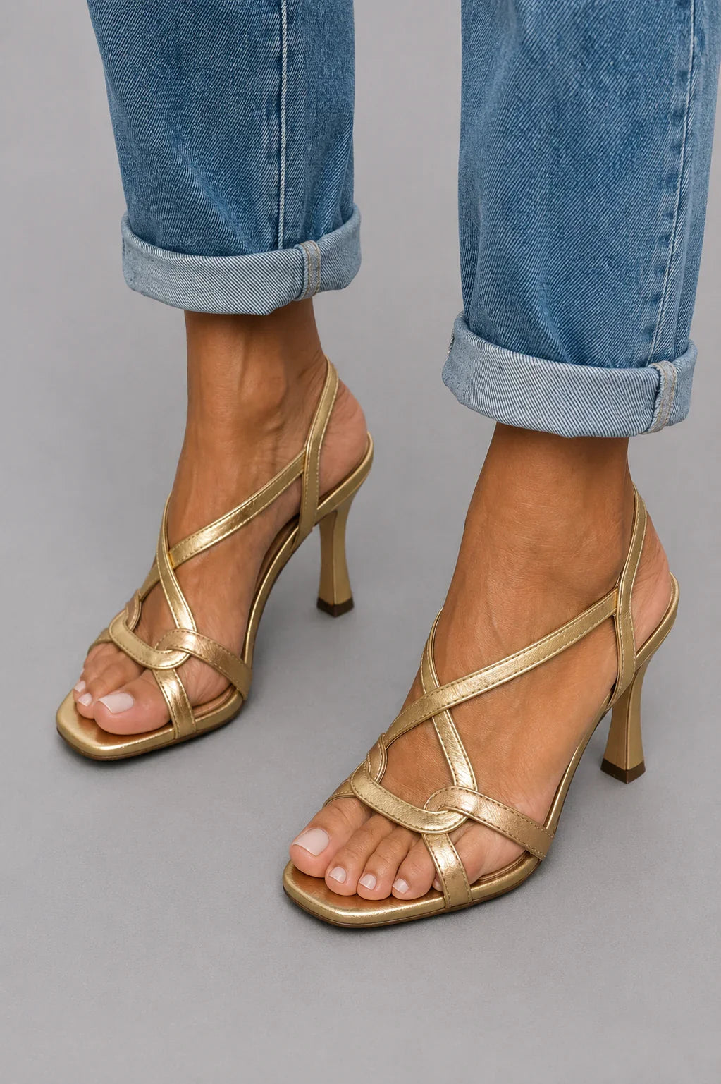 SOFÍA | Sandalias doradas con tacón