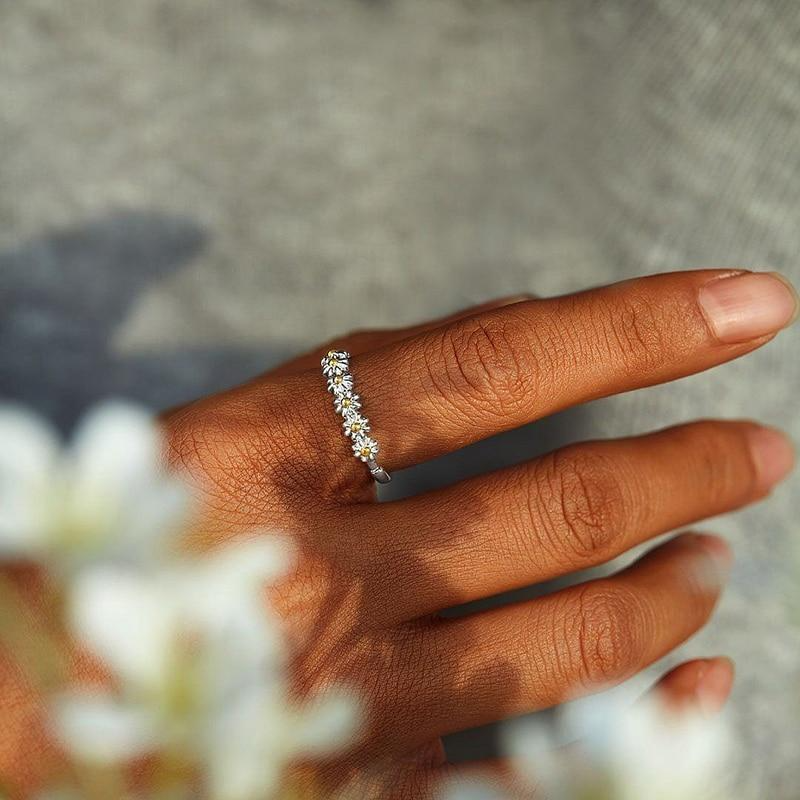 RENATA | Anillo ajustable con margaritas
