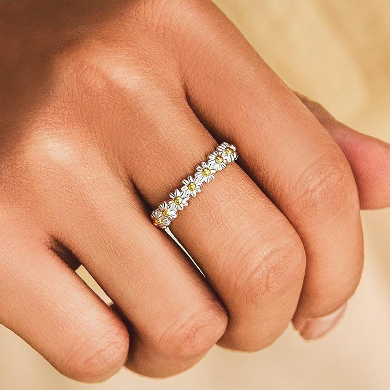 RENATA | Anillo ajustable con margaritas