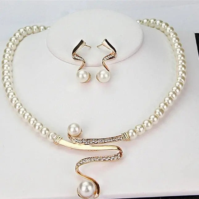 MARÍA JOSÉ JOSÉ | Collar y pendientes de perlas