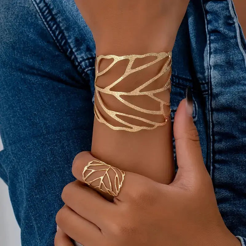 MARÍA JOSÉ JOSÉ | Pulsera con diseño de hojas