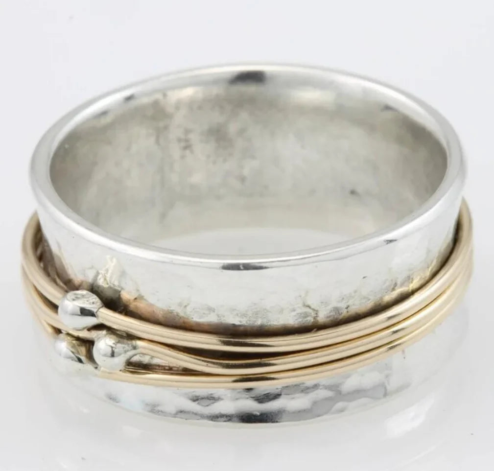 MARÍA JOSÉ JOSÉ | Anillo de oro con diseño antiguo
