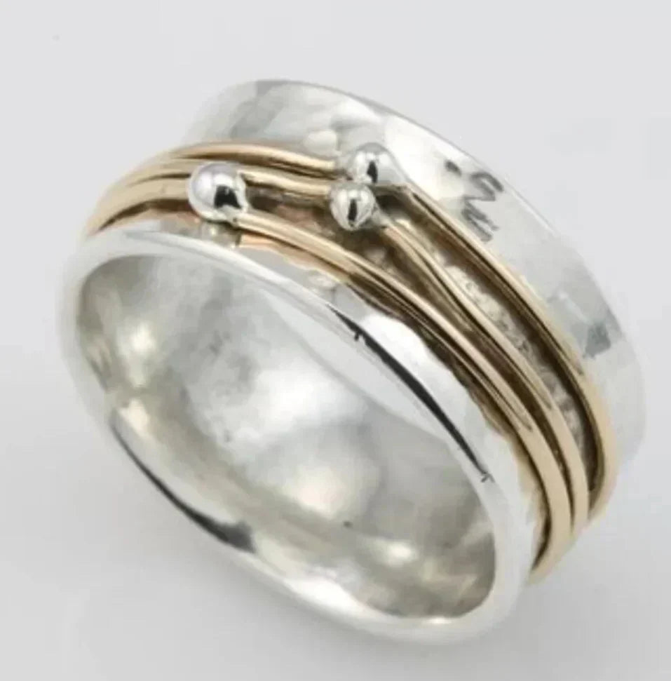 MARÍA JOSÉ JOSÉ | Anillo de oro con diseño antiguo
